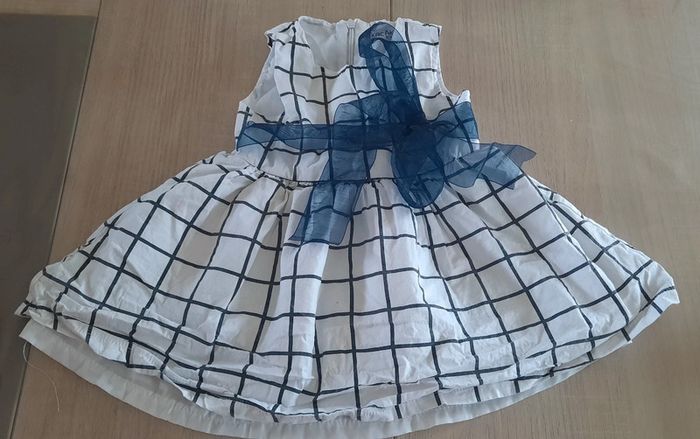 Robe d'été ou cérémonie ! 12 mois blanche et bleu