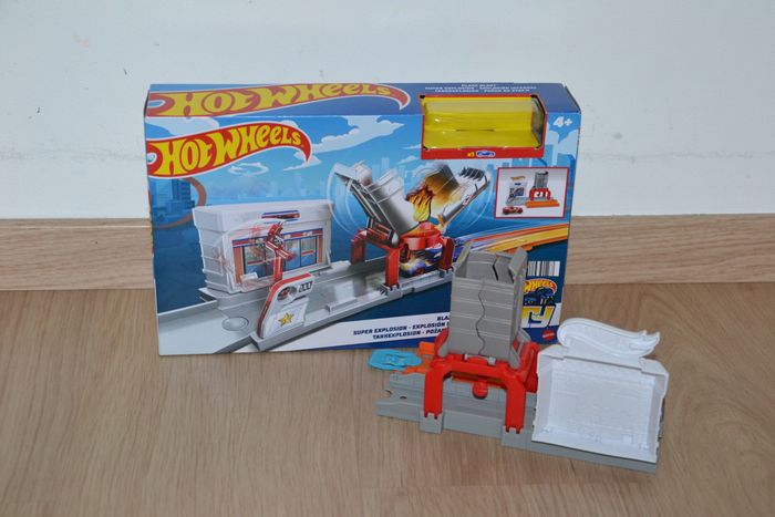 Super explosion *Hot Wheels* - photo numéro 2