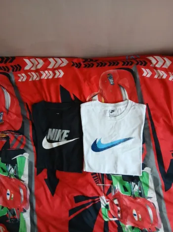 Lots de 2 tee-shirts Nike taille 13 ans