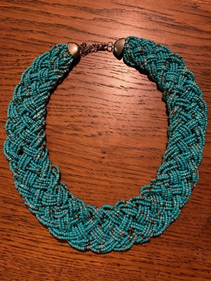 Grand collier de perles de rocaille couleur turquoise - photo numéro 2