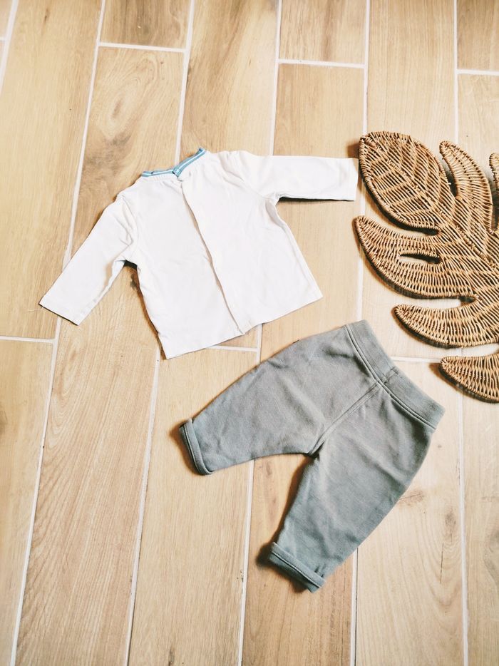 🦊Obaïbi- Ensemble Pantalon molletonné kaki et t-shirt avec motifs renard et hérisson - taille 6mois - photo numéro 2