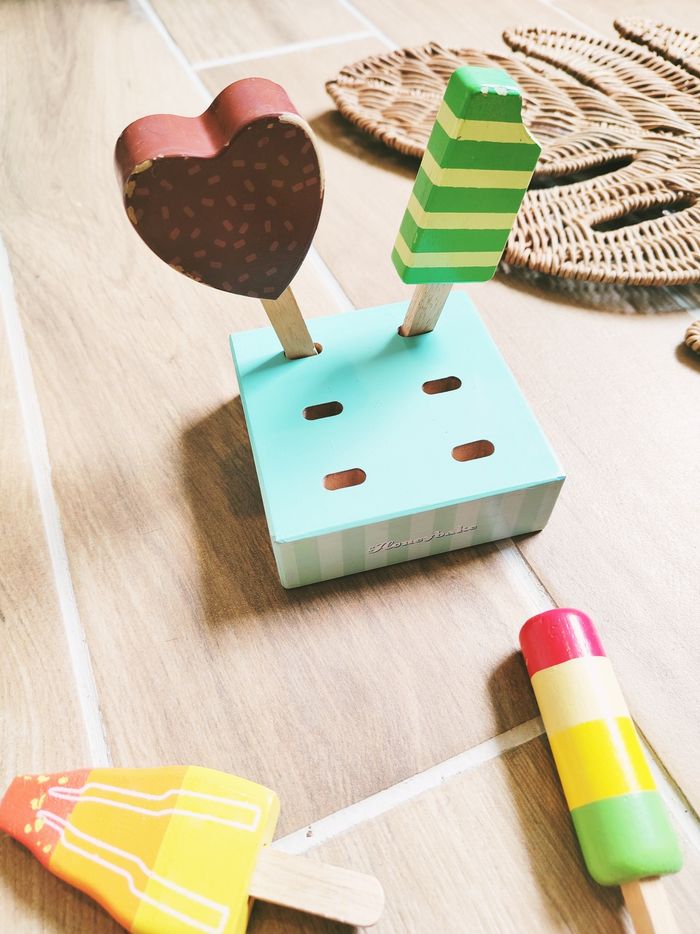 🍦Dinette esquimaux glaces sur socle en bois marque Le Toy van - photo numéro 2