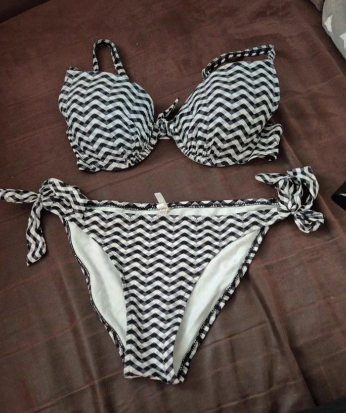 Maillot bain rouge gorge