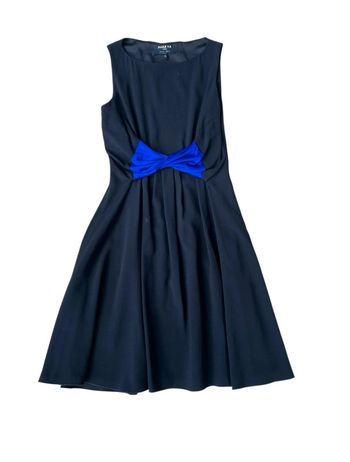 Robe noire avec un noeud bleu Paule Ka