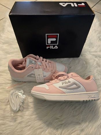 NEUVES (non portées) 🏷💜💜😍😍 superbes baskets fila pointure 36 fille 💜💜😍😍