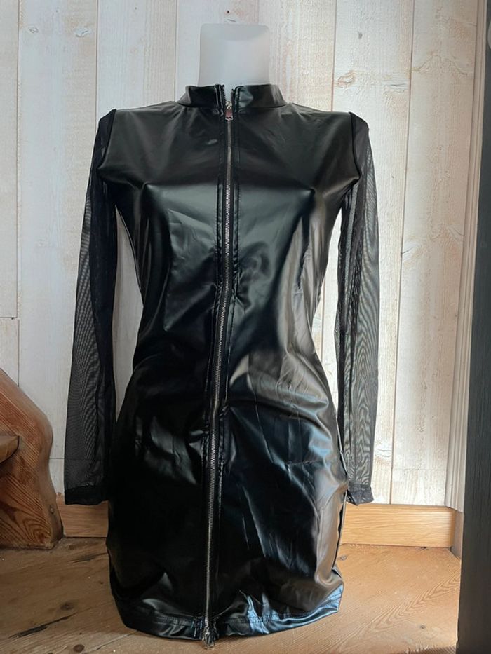Robe noire courte et très sexy, moulante taille M neuve - photo numéro 2