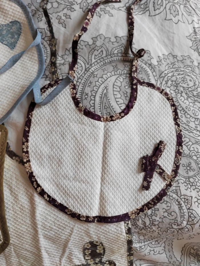 Lot de 4 bavoirs liberty/nid d'abeille - photo numéro 3