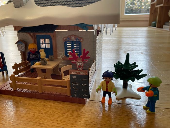 Playmobil chalet de skieurs et dameuse - photo numéro 2