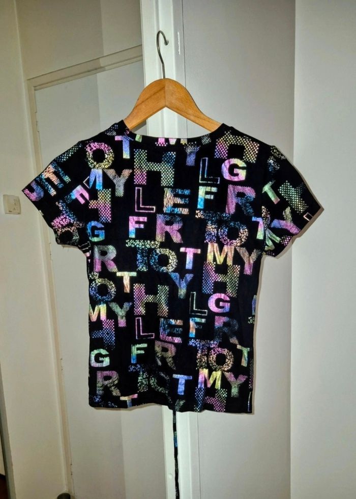 Tee-shirt noir avec écriture multicolore - photo numéro 2