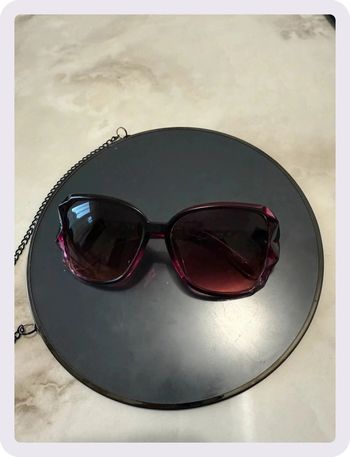 Lunette de soleil à verres roses