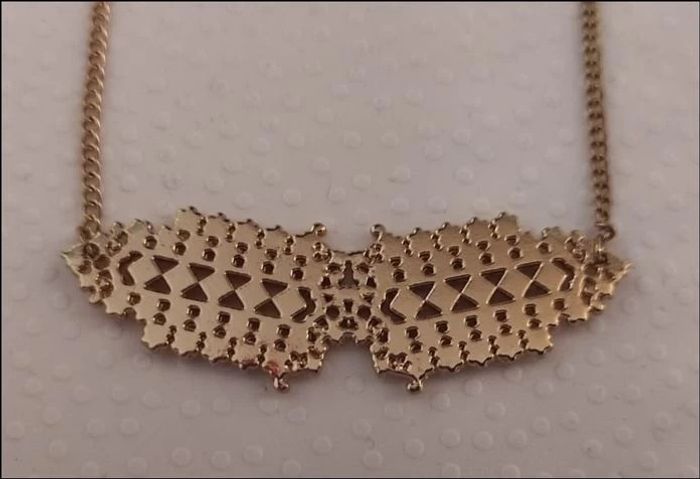Collier fantaisie doré - photo numéro 3