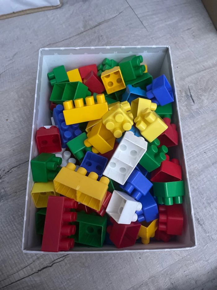 Très beau lot de lego - photo numéro 2