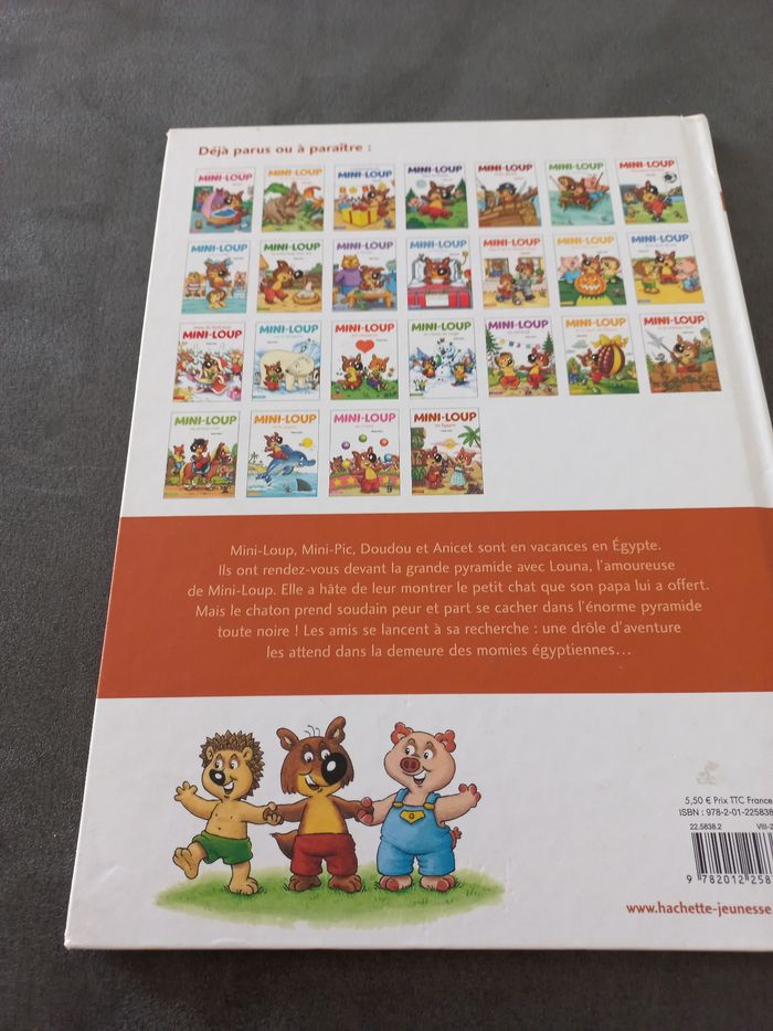 Livre mini loup en Égypte - photo numéro 2