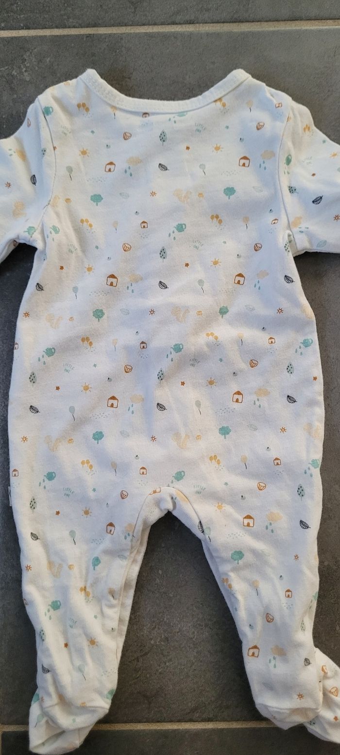 2 pyjamas mixte 1mois - photo numéro 5