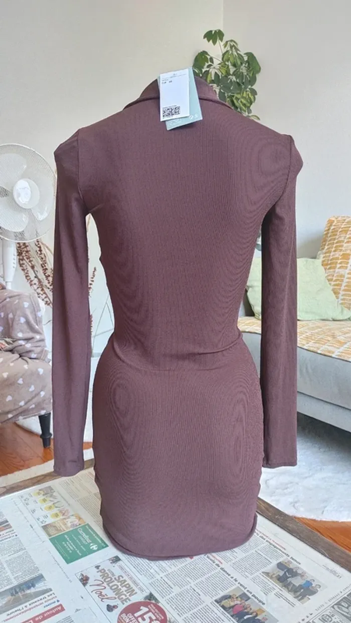 Mini robe moulant marron bouton manches longues - photo numéro 9