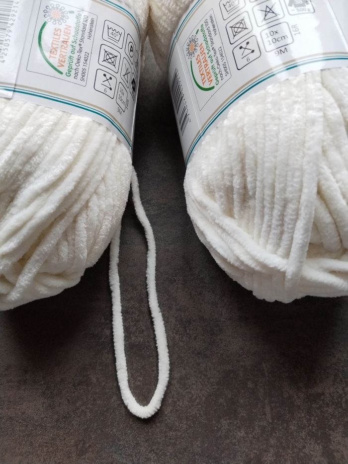 Lot de 2 pelotes de laine Chenille /velours blanc cassé crème - photo numéro 4