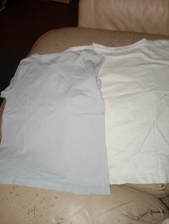 Vends deux t-shirts pour fille - photo numéro 2
