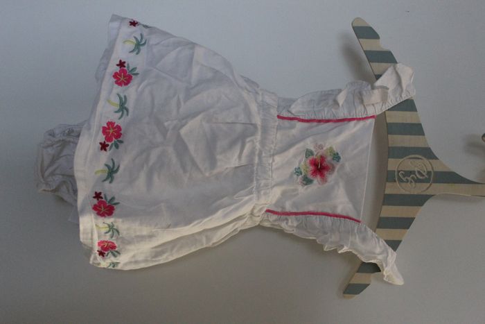 Robe bébé fille neuve jamais portée avec culotte