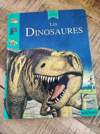Livre Nathan sur les dinosaures