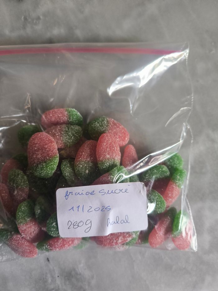 280g de fraise sucré  date courtes