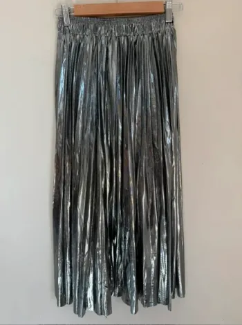 Jupe plissée argentée mi longue
