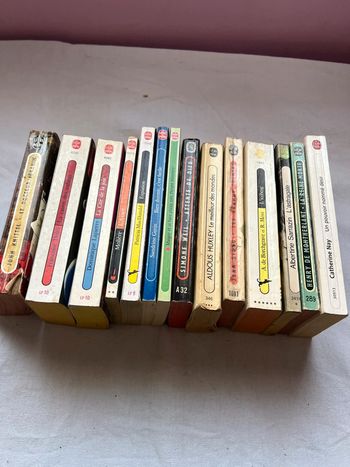 Lot de 14 livres (Le livre de poche)