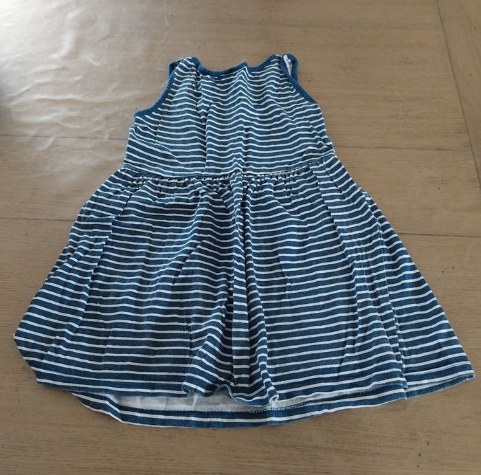 Robe sans manches 5/6ans fille en bon état - photo numéro 2