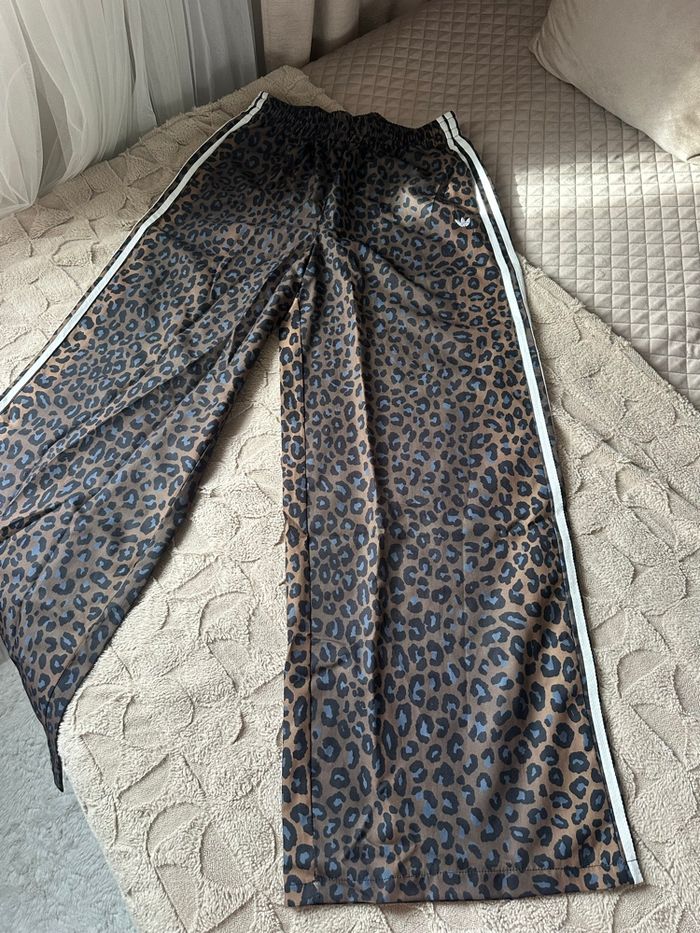 Pantalon Adidas léopard taille M - photo numéro 2
