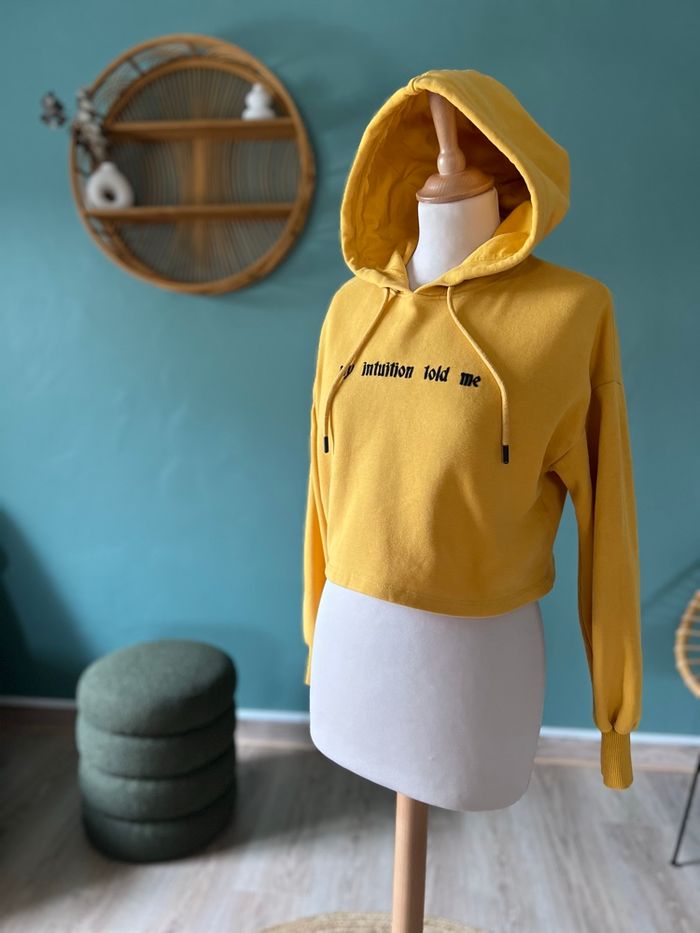 Sweat Court tendance à Capuche Bershka Jaune Moutarde - photo numéro 3