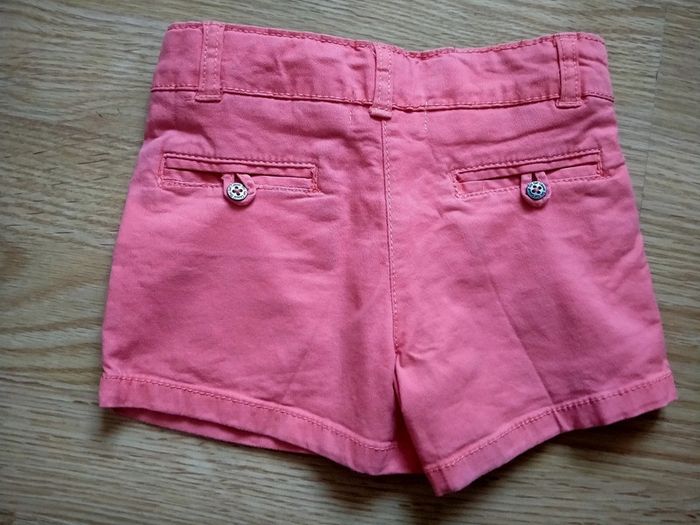 Short rose saumon. Orchestra.
Taille 3 ans - photo numéro 6