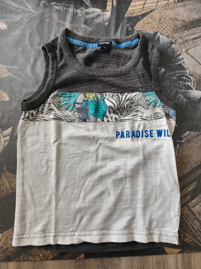 Tee-shirt sans manches taille 4 ans