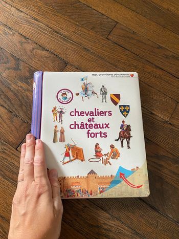 livre mes première découvertes chevaliers et chateaux forts