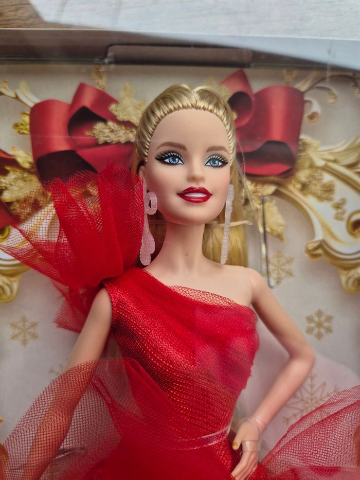Poupée Barbie signature Joyeux Noël Blonde : Holiday Barbie 2024 - photo numéro 3