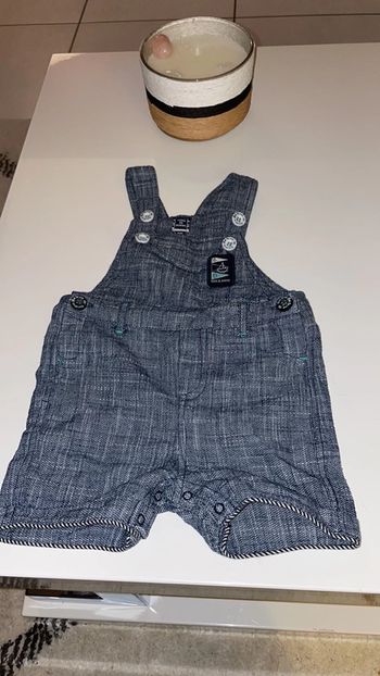 Salopette 6 mois et teeshirt