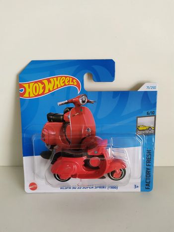 Hotwheels Vespa 90 SS Supersprint 1966 71/250 6/10 factory fresh mattel neuf