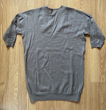 Pull taupe à strass noirs S