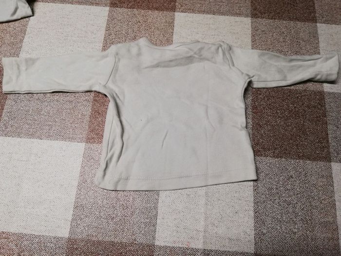 Tee shirt crème chiots 3 mois - photo numéro 4