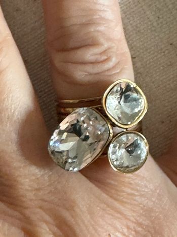 Bague large réglable acier inoxydable or 3 gros pavés multi facettes transparents