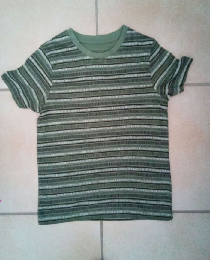 T-shirt taille 7 ans - photo numéro 1