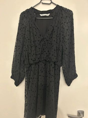 Robe noir fleuri