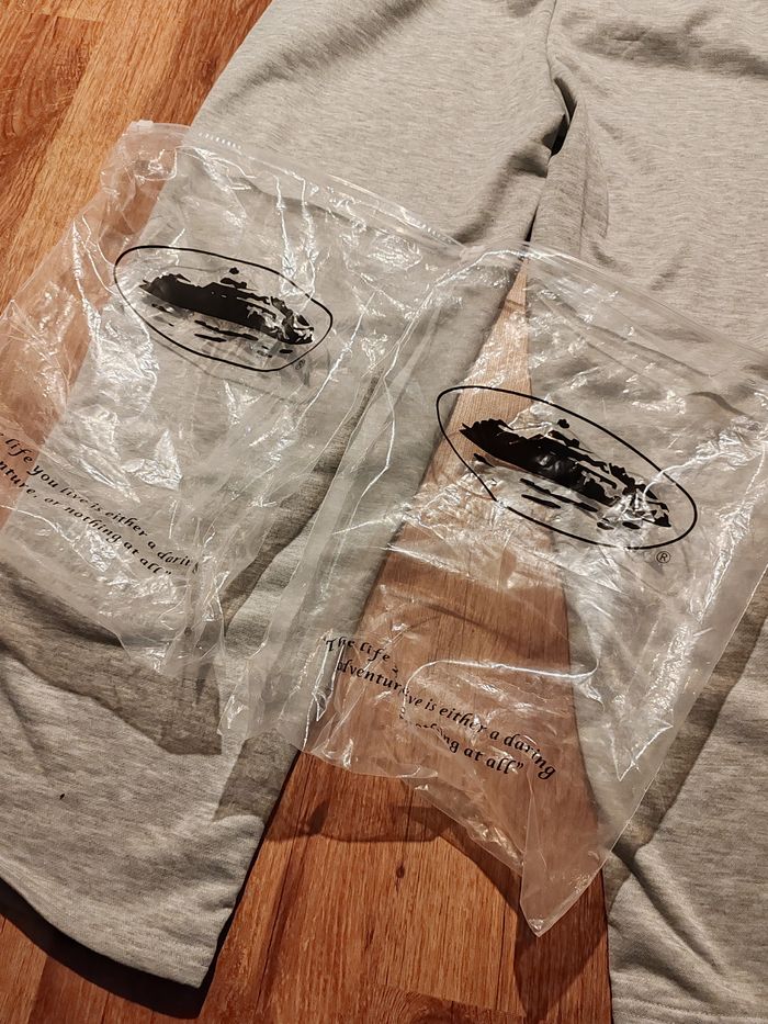 Ensemble Corteiz RTW Alcatraz Wreath Grey White Gris Blanc Tracksuit - photo numéro 10