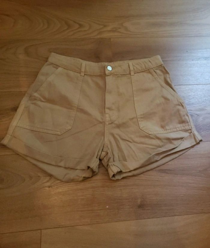 Short beige taille 38 jennyfer