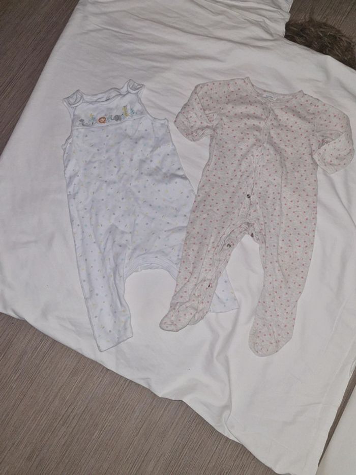 Lot 2 pyjamas léger 12 mois très bon etat