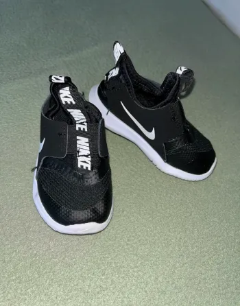 Basket Nike flex runner 2 taille 22