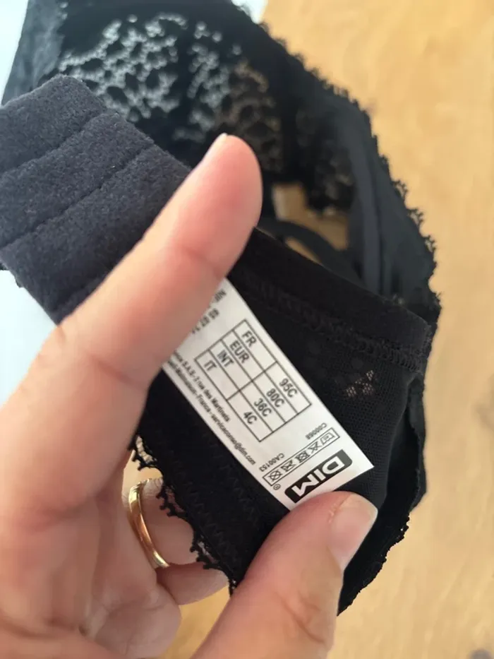 Lot soutien gorge DIM - photo numéro 11