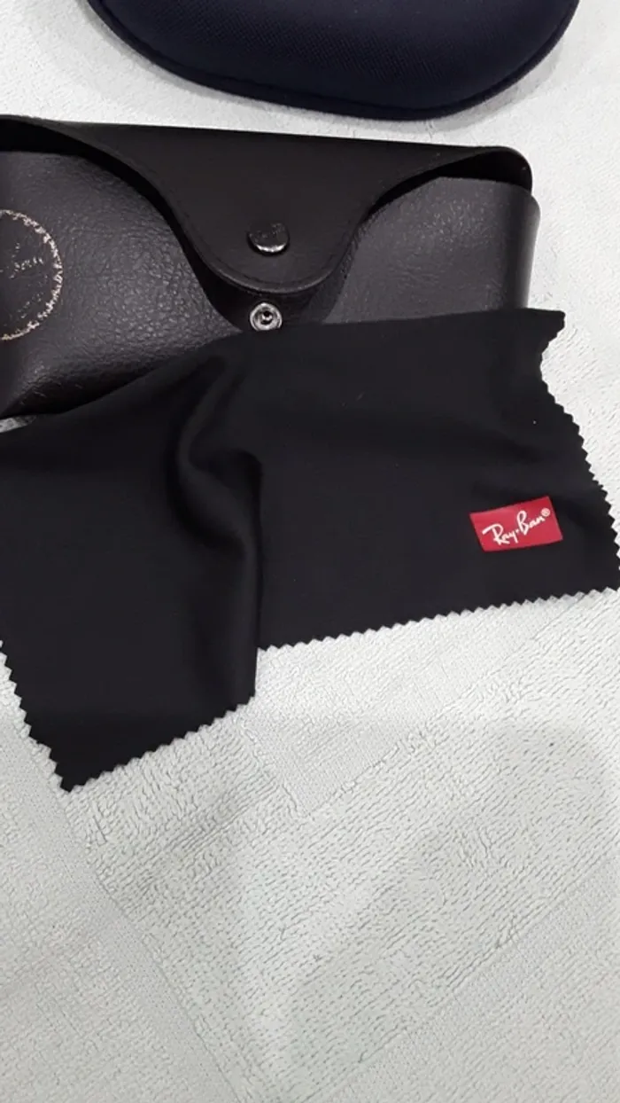 2 etuis lunettes , prix pour les 2* - photo numéro 2