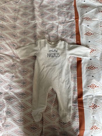 Pyjama tape à l’œil 3 mois