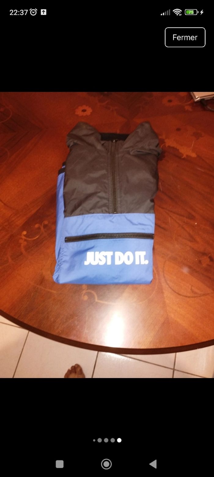coupe-vent Nike très peu porté