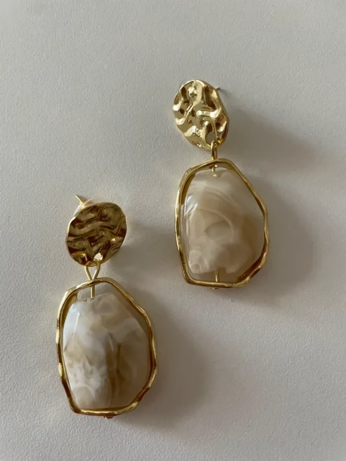 Boucles d’oreilles dorées effet marbre du groupe MaxMara sans étiquette sans logo | - photo numéro 4