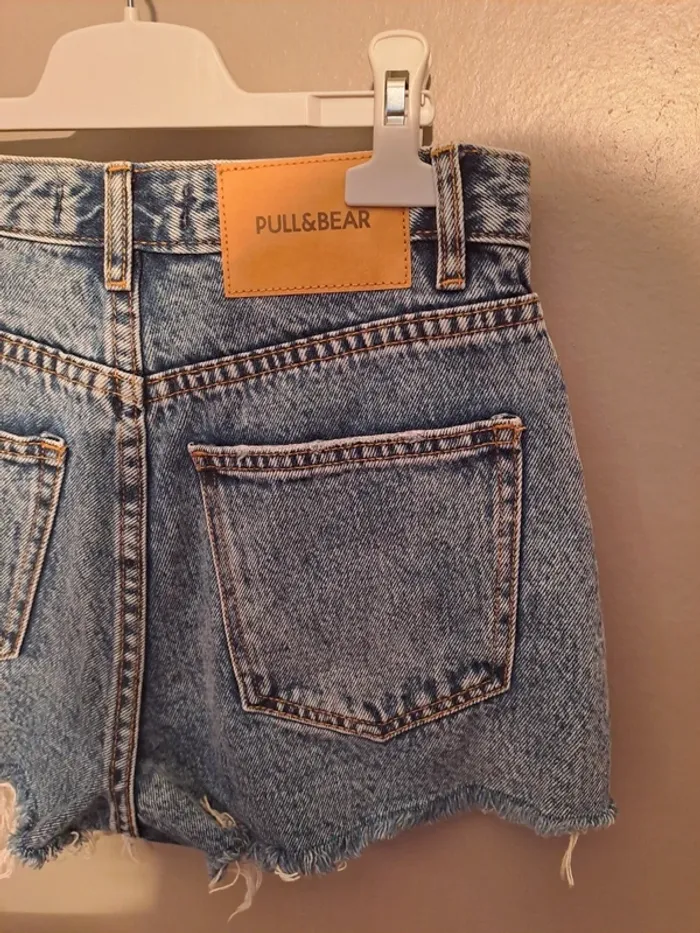 Short en jean troué bleu - Marque Pull&bear - Taille 34 - Parfait état. - photo numéro 12